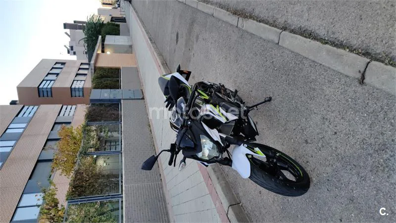 Kawasaki Z 125 – Vista 4