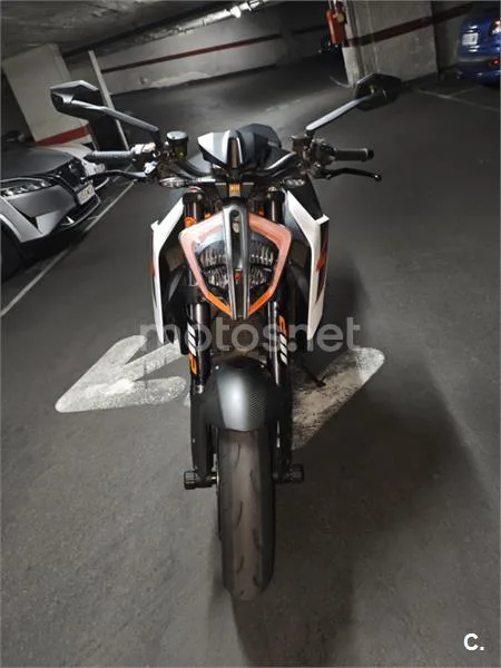 KTM 1290 Super Duke R – Vista 3