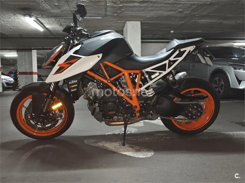 KTM 1290 Super Duke R – Vista 4