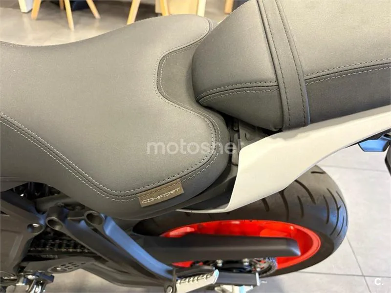 Yamaha MT-07 – Vista 8