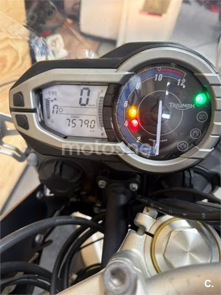 Triumph Tiger 800 – Vista 21
