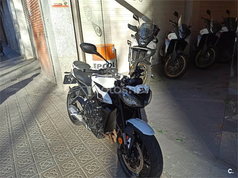 Triumph Street Triple 765 – Vista 3
