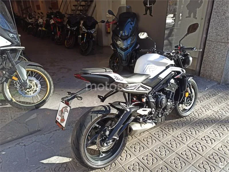 Triumph Street Triple 765 – Vista 6