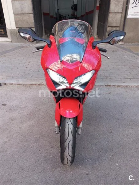 Honda VFR 800 F – Vista 3