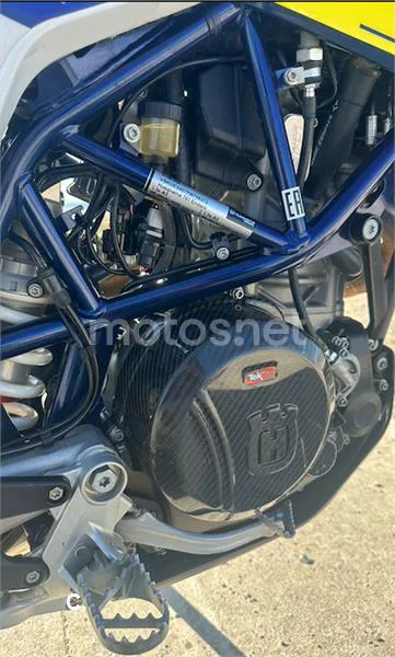 Husqvarna 701 Enduro – Vista 3