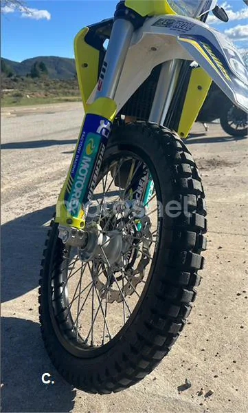 Husqvarna 701 Enduro – Vista 6