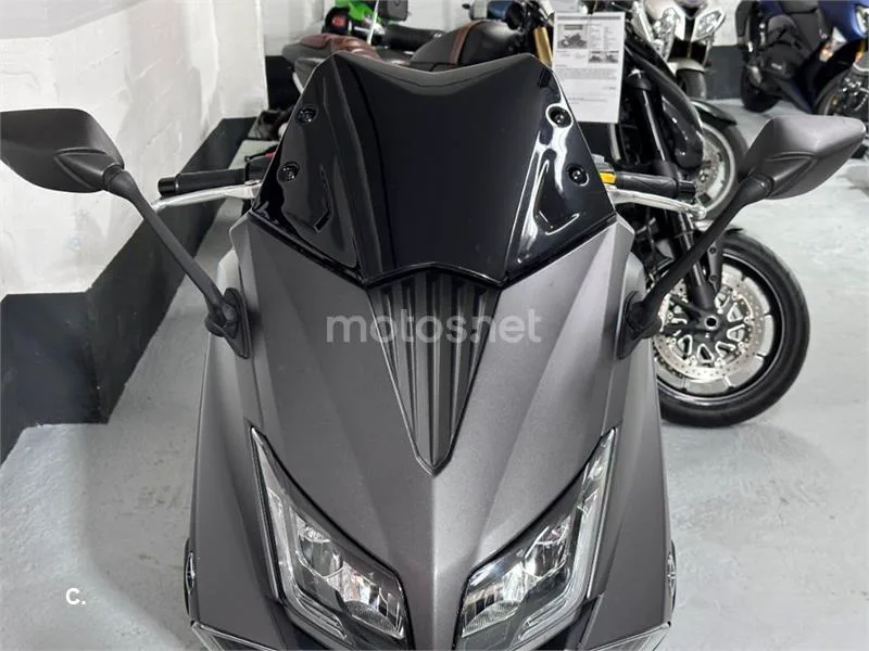 Yamaha TMAX 530 – Vista 20