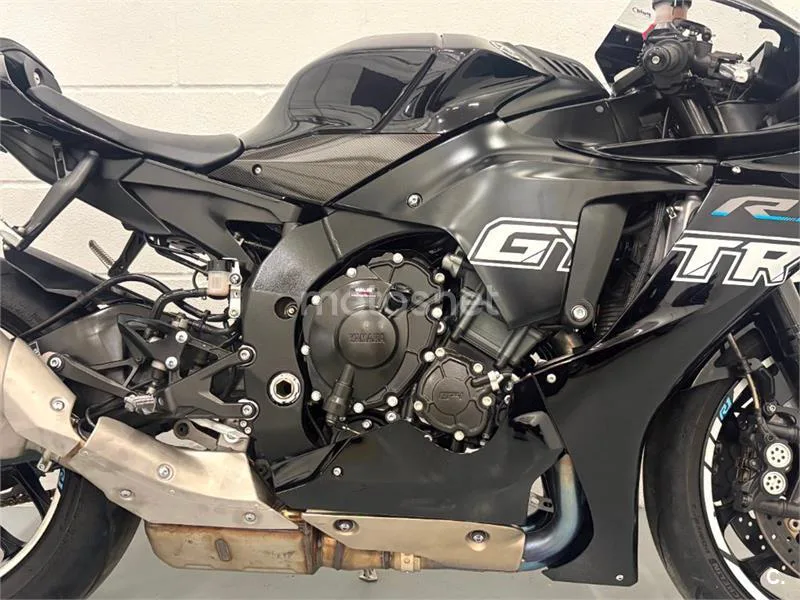 Yamaha R1 – Vista 13