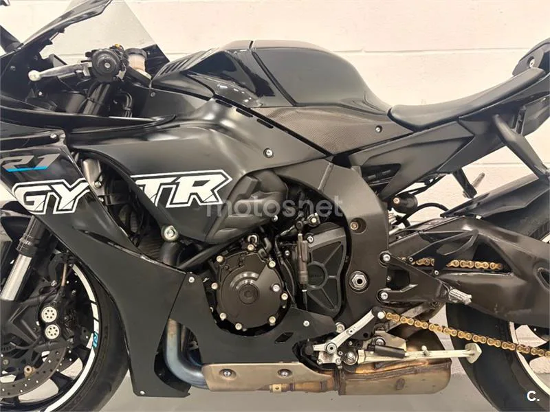 Yamaha R1 – Vista 14
