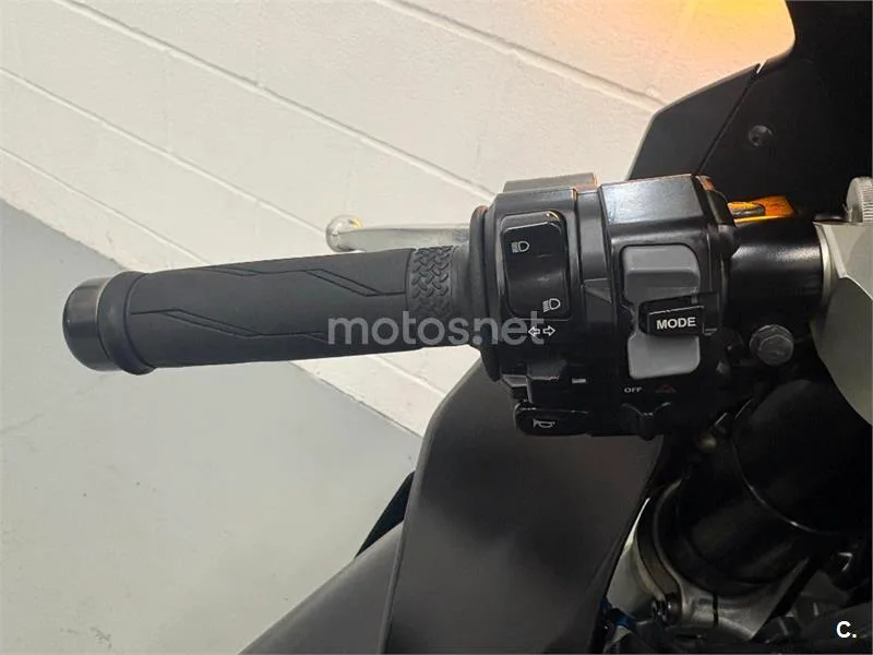 Yamaha R1 – Vista 19