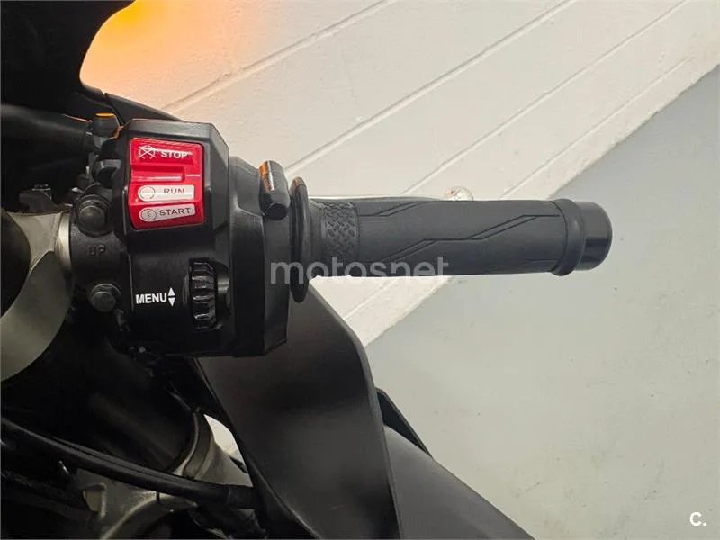 Yamaha R1 – Vista 20