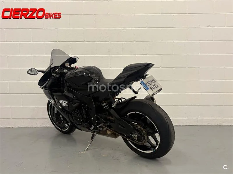 Yamaha R1 – Vista 4