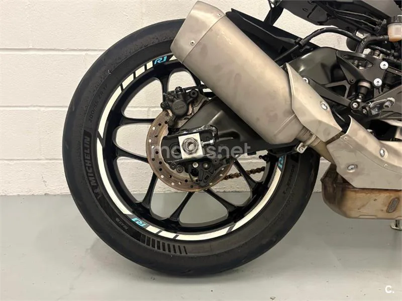 Yamaha R1 – Vista 9