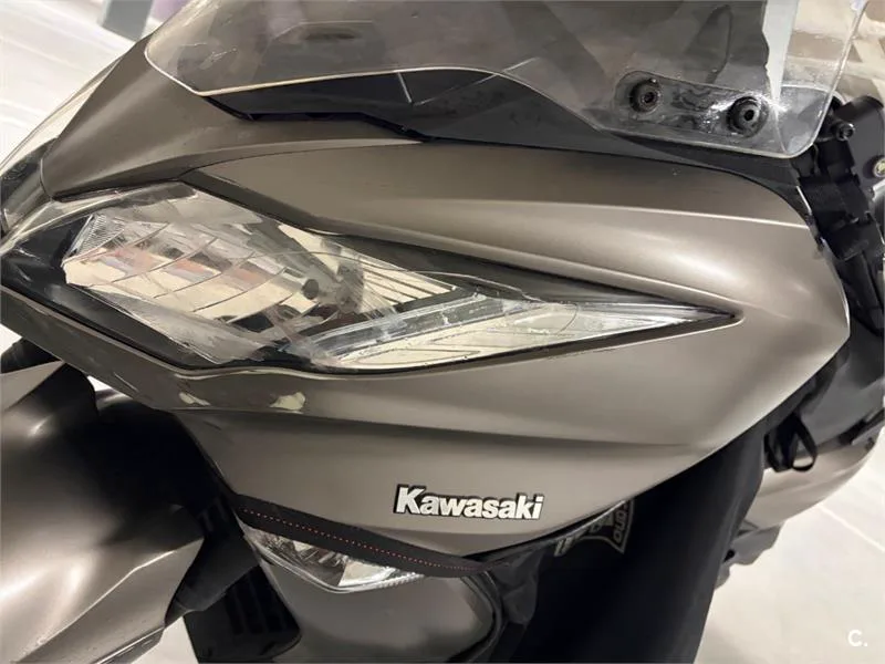 Kawasaki J 300 ABS – Vista 8