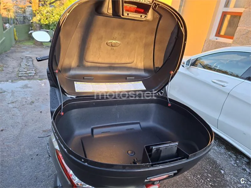 Kymco Super Dink 300i – Vista 6