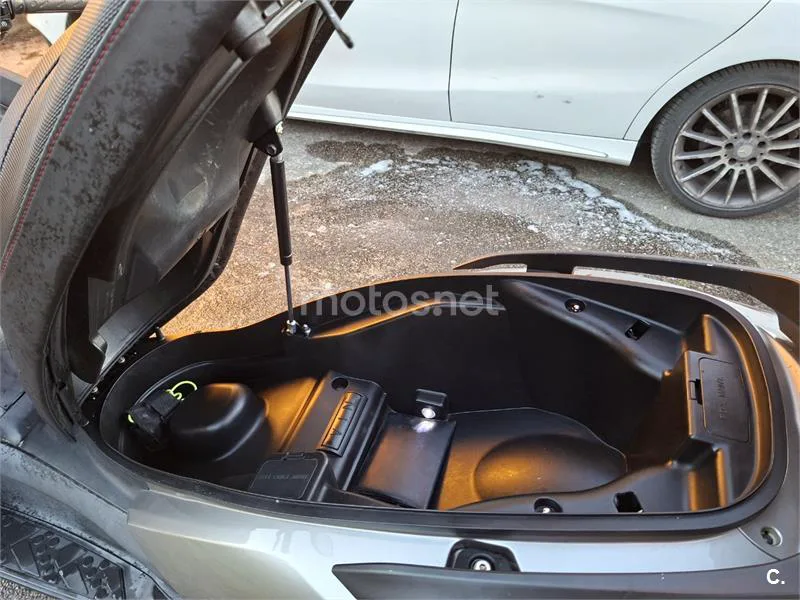 Kymco Super Dink 300i – Vista 8