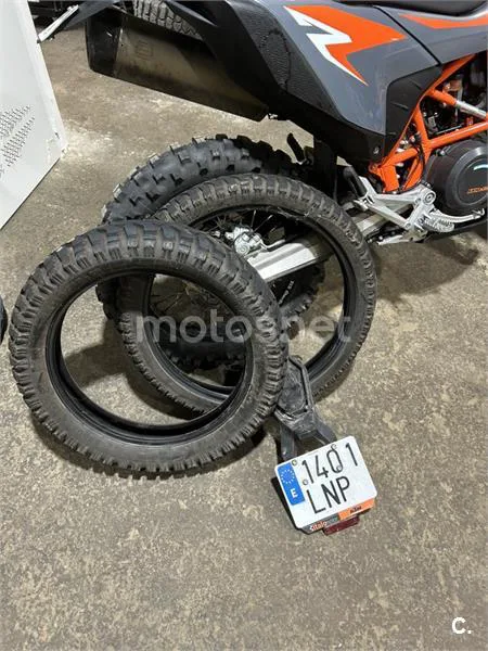 KTM 690 Enduro R – Vista 3