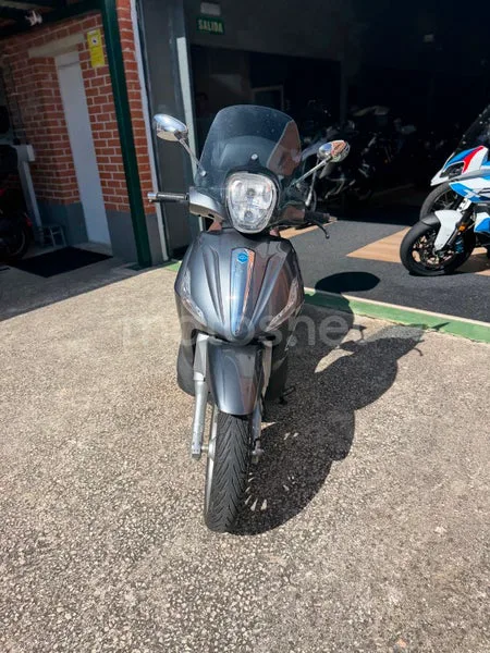 Piaggio Beverly 300 - Vista 7