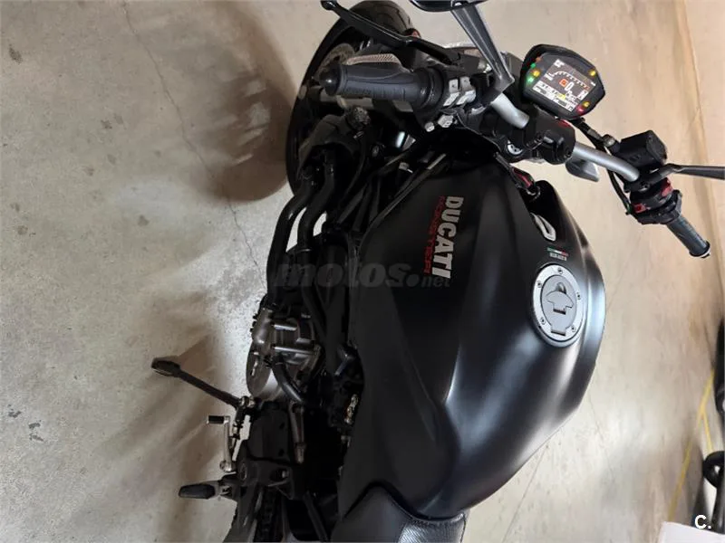 Ducati Monster 821 – Vista 4