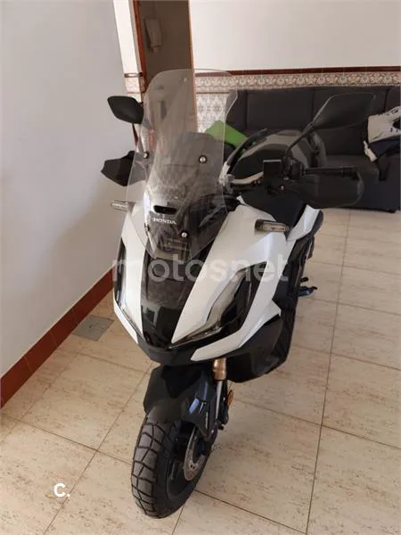 Honda ADV 350 – Vista 2