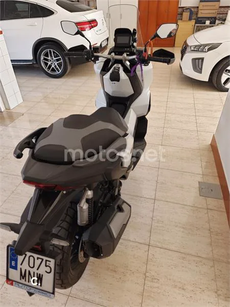 Honda ADV 350 – Vista 4