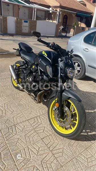 Yamaha MT-07 – Vista 8