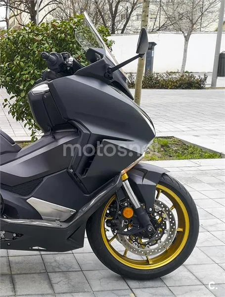 Honda Forza 750 – Vista 3