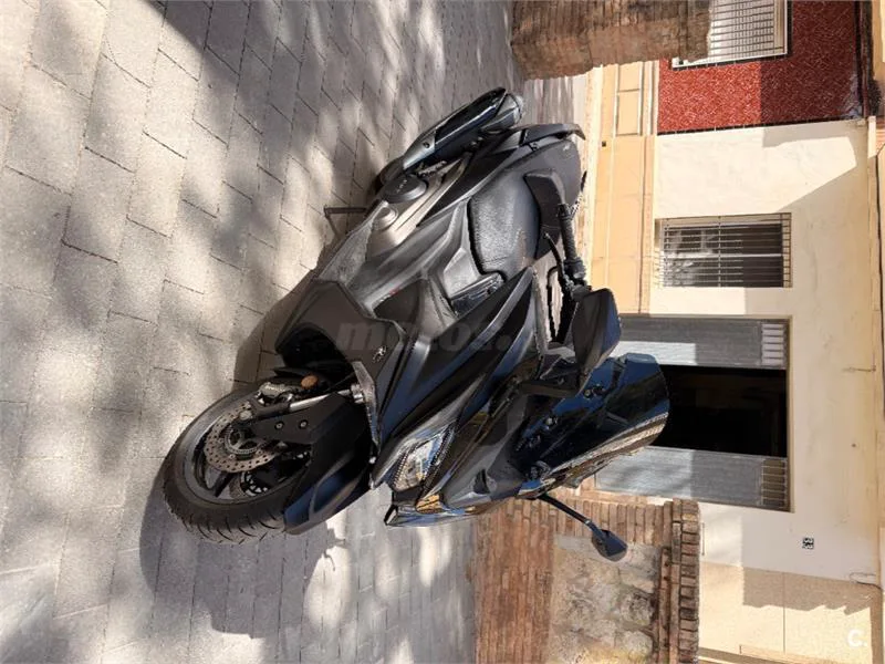 Kymco AK 550 – Vista 2