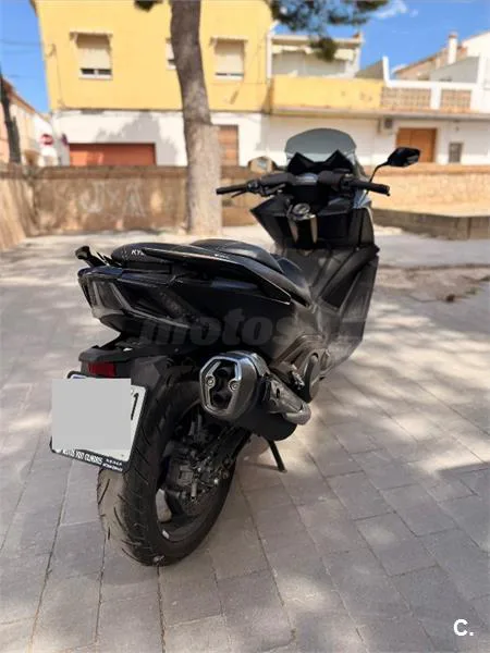 Kymco AK 550 – Vista 4