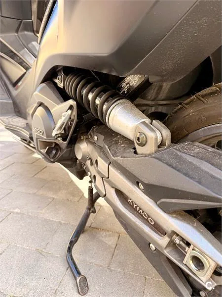 Kymco AK 550 – Vista 8