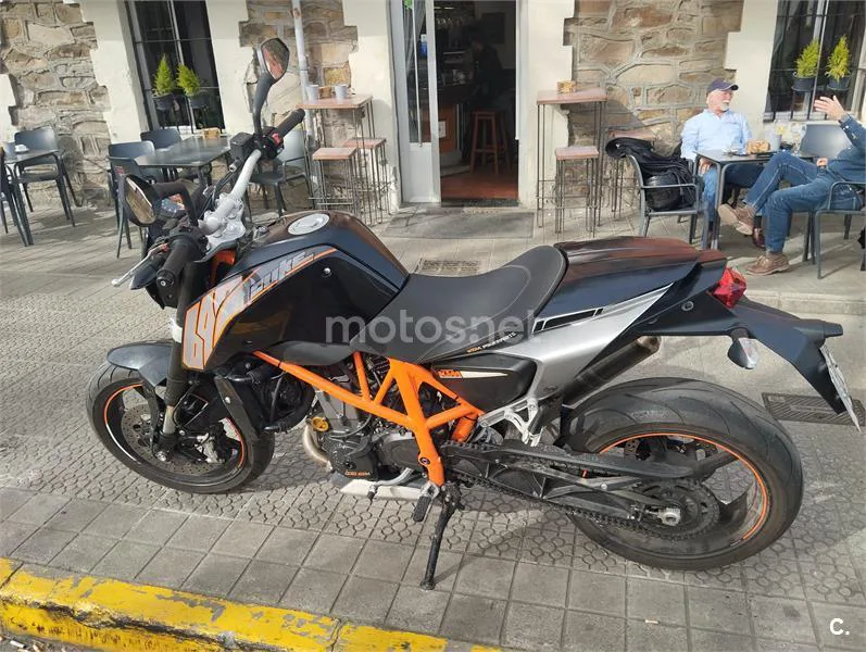 KTM 690 Duke – Vista 2