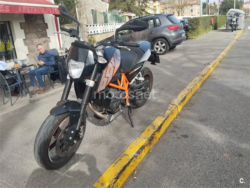 KTM 690 Duke – Vista 3