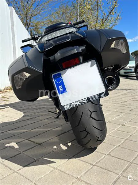 Honda NM4 Vultus – Vista 13