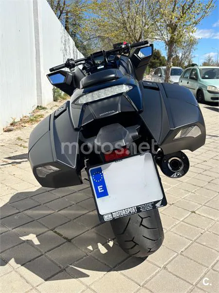 Honda NM4 Vultus – Vista 14