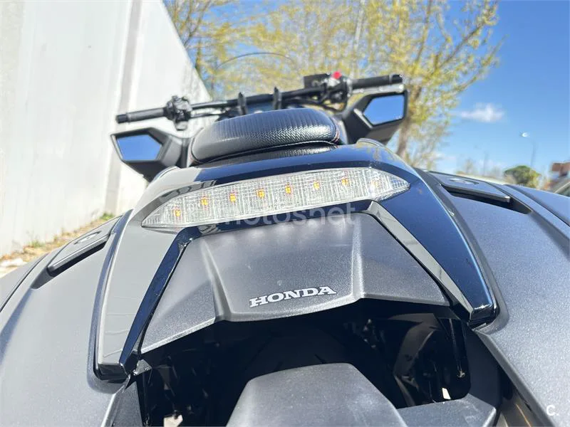 Honda NM4 Vultus – Vista 5
