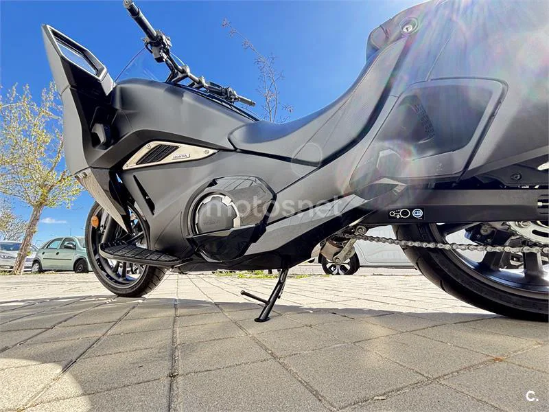 Honda NM4 Vultus – Vista 9