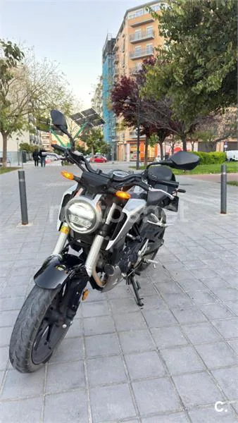 Honda CB 125 R – Vista 2