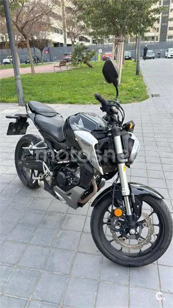 Honda CB 125 R – Vista 4
