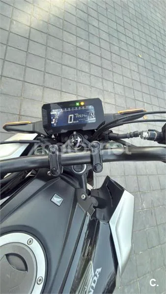 Honda CB 125 R – Vista 9