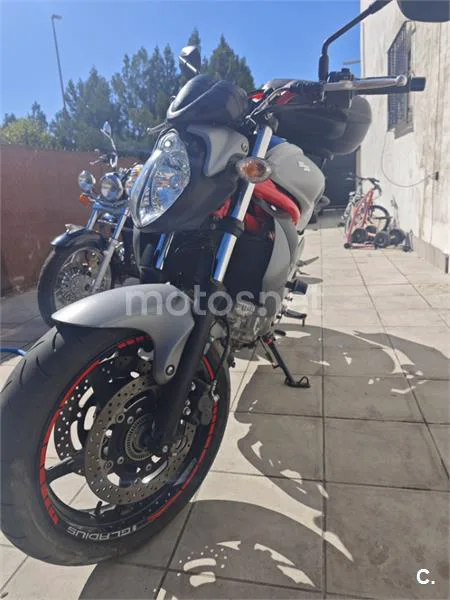 Suzuki Gladius 650 – Vista 3