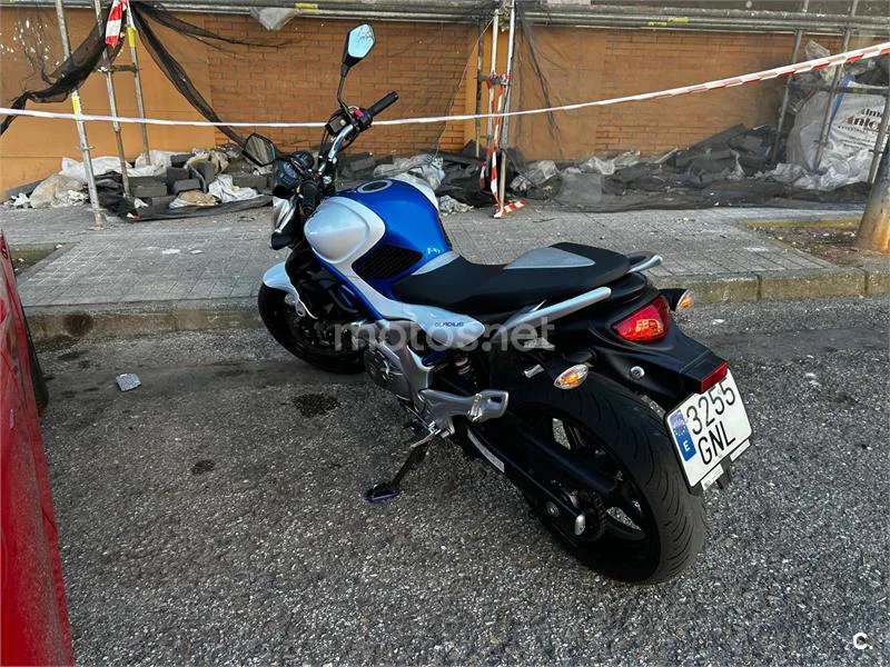 Suzuki Gladius 650 – Vista 2
