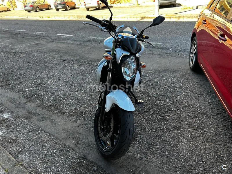 Suzuki Gladius 650 – Vista 4