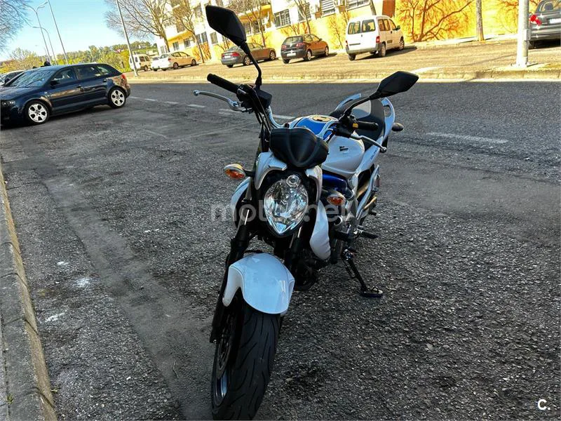 Suzuki Gladius 650 – Vista 6