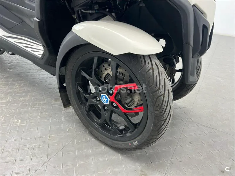 Piaggio MP3 – Vista 11