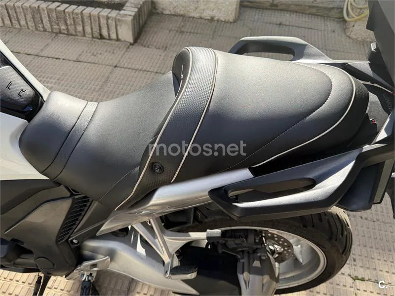 Honda VFR 1200 F DCT – Vista 12