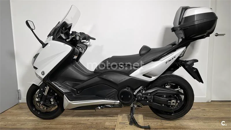 Yamaha TMAX – Vista 2
