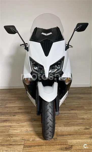 Yamaha TMAX – Vista 3