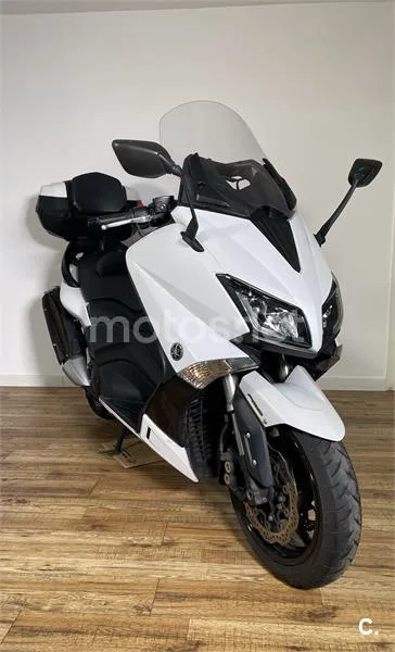 Yamaha TMAX – Vista 4