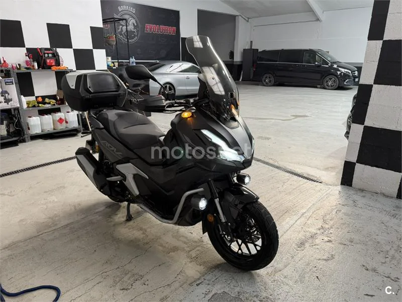 Honda ADV 350 – Vista 2