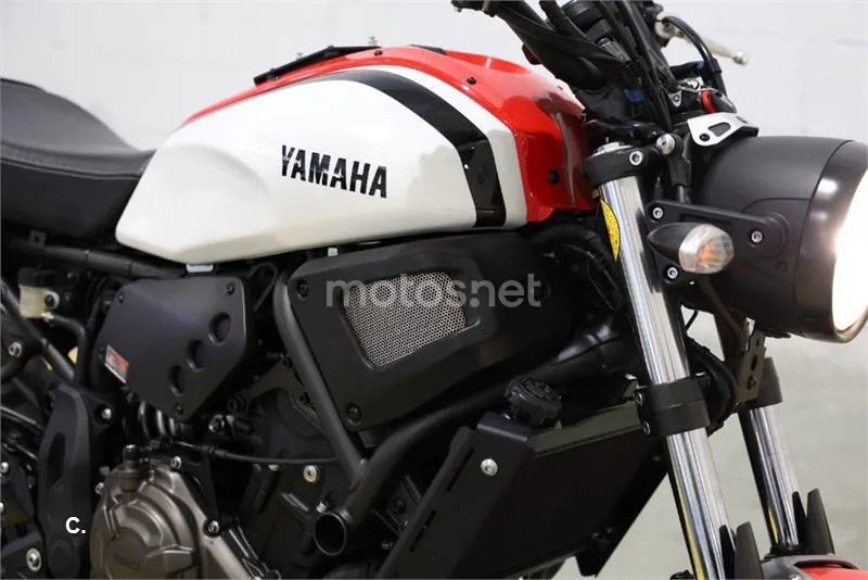 Yamaha XSR 700 – Vista 15
